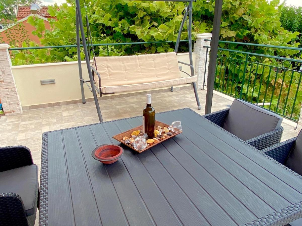 Asteraki Poolside Apartment By Dadovillas Akharavi Extérieur photo